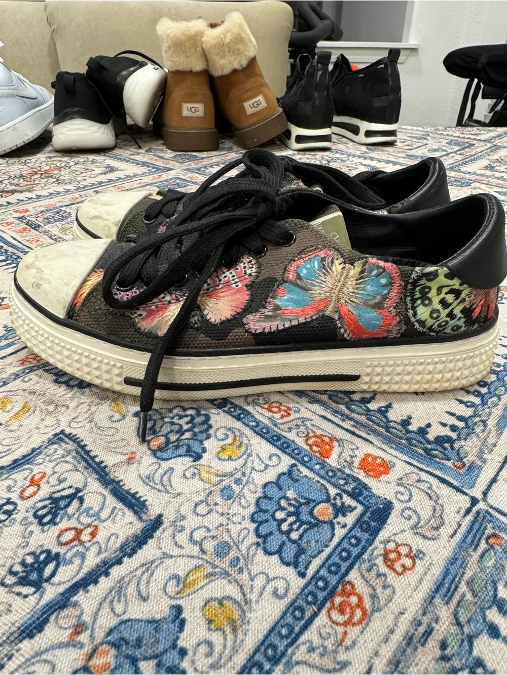 Valentino Garavani Black butterfly embroidered Low-Top Sneakers